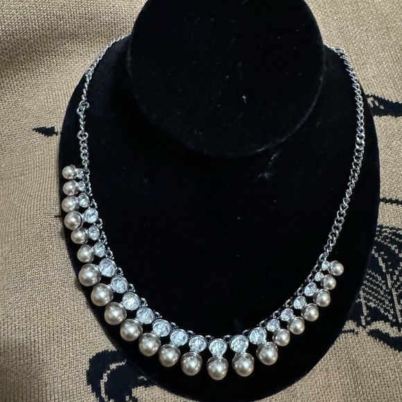 Banana Republic Jewelry - New - Banana Republic (RETAIL STORE) statement necklace